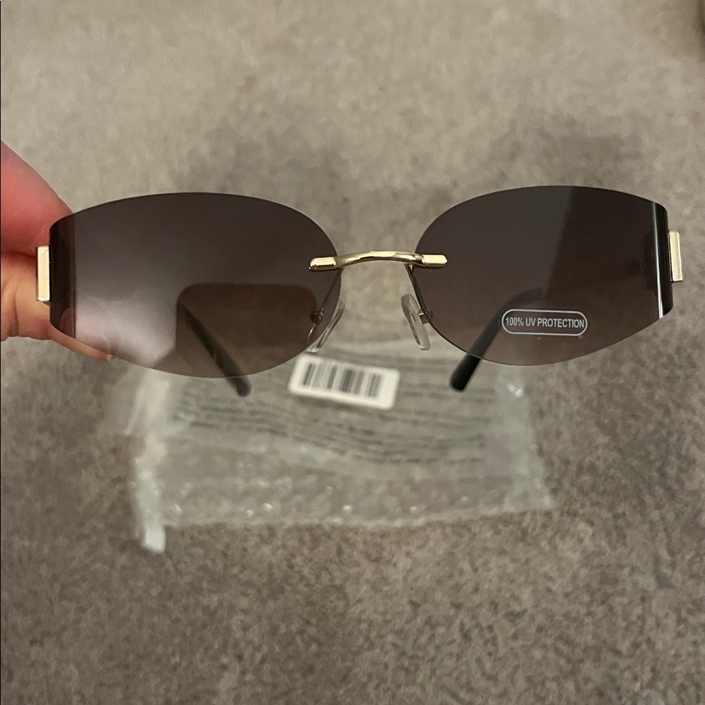 New Vici Rectangular Sunglasses - image 5